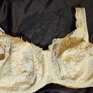 Playtex "Secret" 18 hour Bra. Beige lace, no padding, has underwires.  Size 40C.
